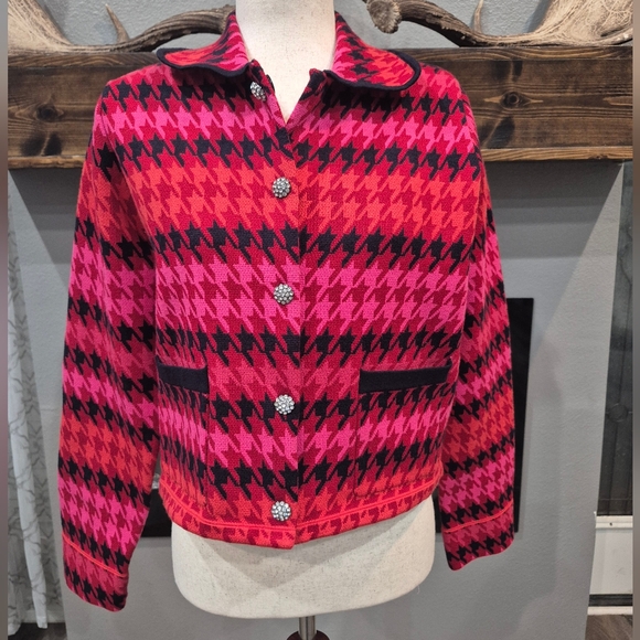Tara Jarmon Jackets & Blazers - Tara Jarmon Pink and Red Houndstooth Blazer Size Medium (8) Excellent Condition